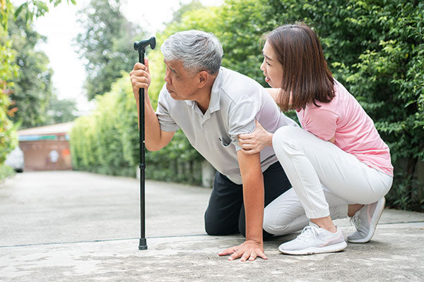 How To Prevent Falls: 6 Signs of Mobility Issues in the Elderly
