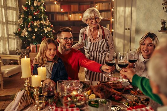 Fun Christmas Activities for the Elderly: How to Plan a Family Celebration