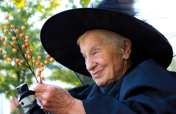 6 Enjoyable Halloween Games and Activities for seniors with Dementia